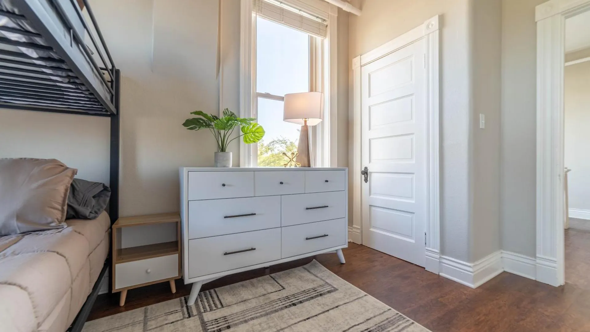 Дом отдыха Swepson Guesthouse King Sleep42 15Br 10Ba 22Beds Луисвилл США