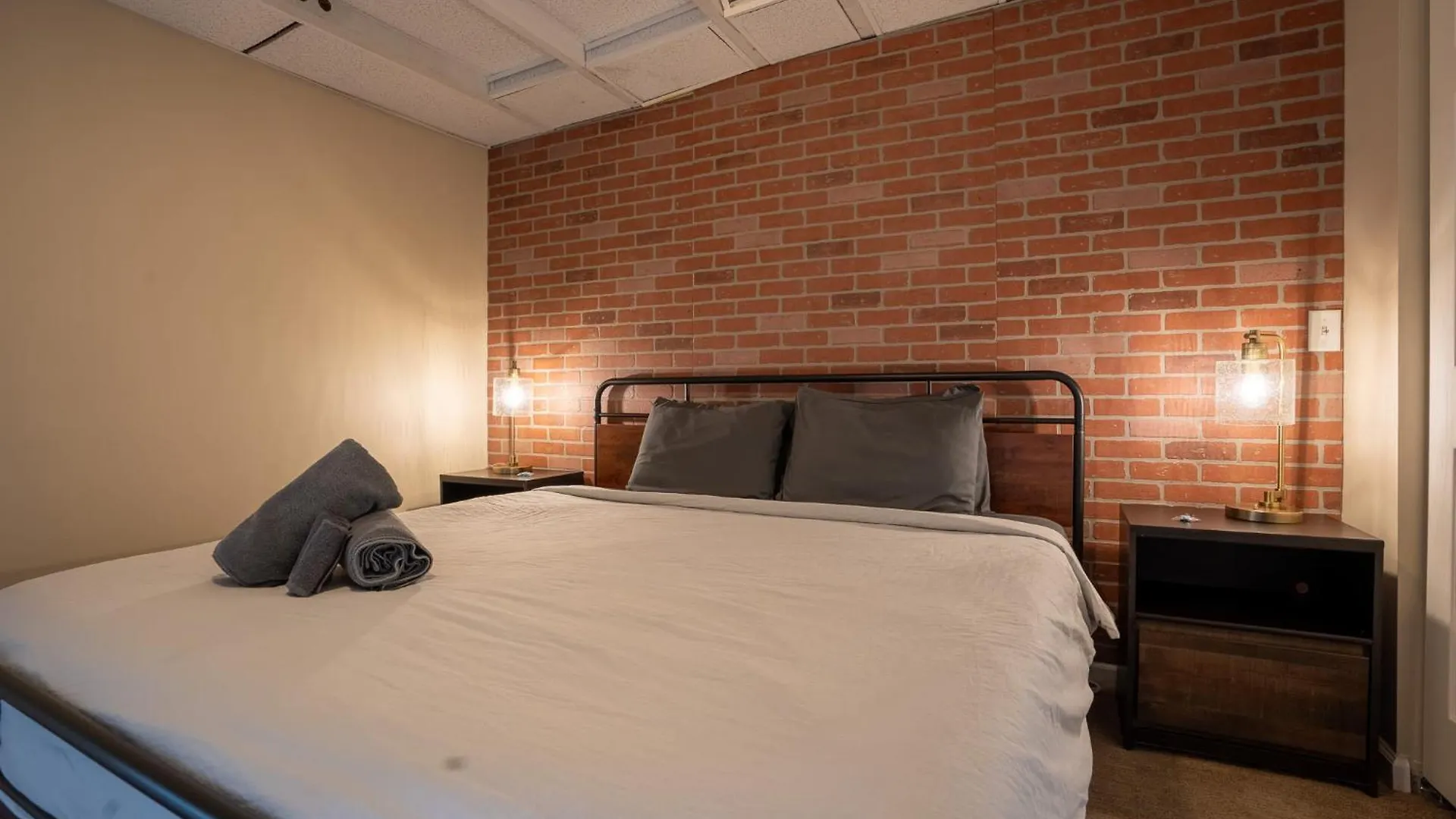 Дом отдыха Swepson Guesthouse King Sleep42 15Br 10Ba 22Beds Луисвилл